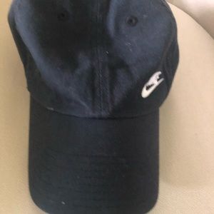 Black Nike hat
